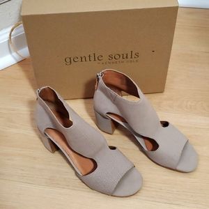 Gentle Souls by Kenneth Cole Leather Peep Toe Ankle Shoes/Sandals. NWT. Sz 8